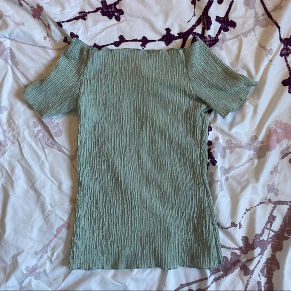 H&M Off the shoulder top in XS. BNWOT - Picture 1 of 4